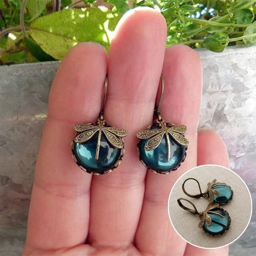 Magnificent Vintage Dragonfly Necklace with Free Earrings – Limited Time Offer