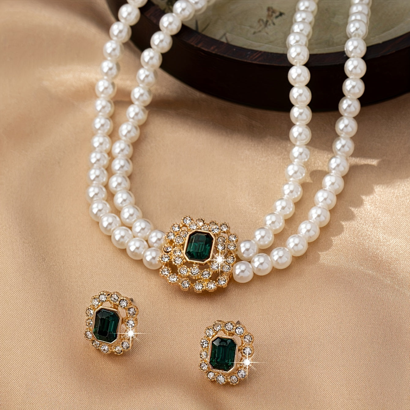 Solene Emerald Cross Necklace | Gold