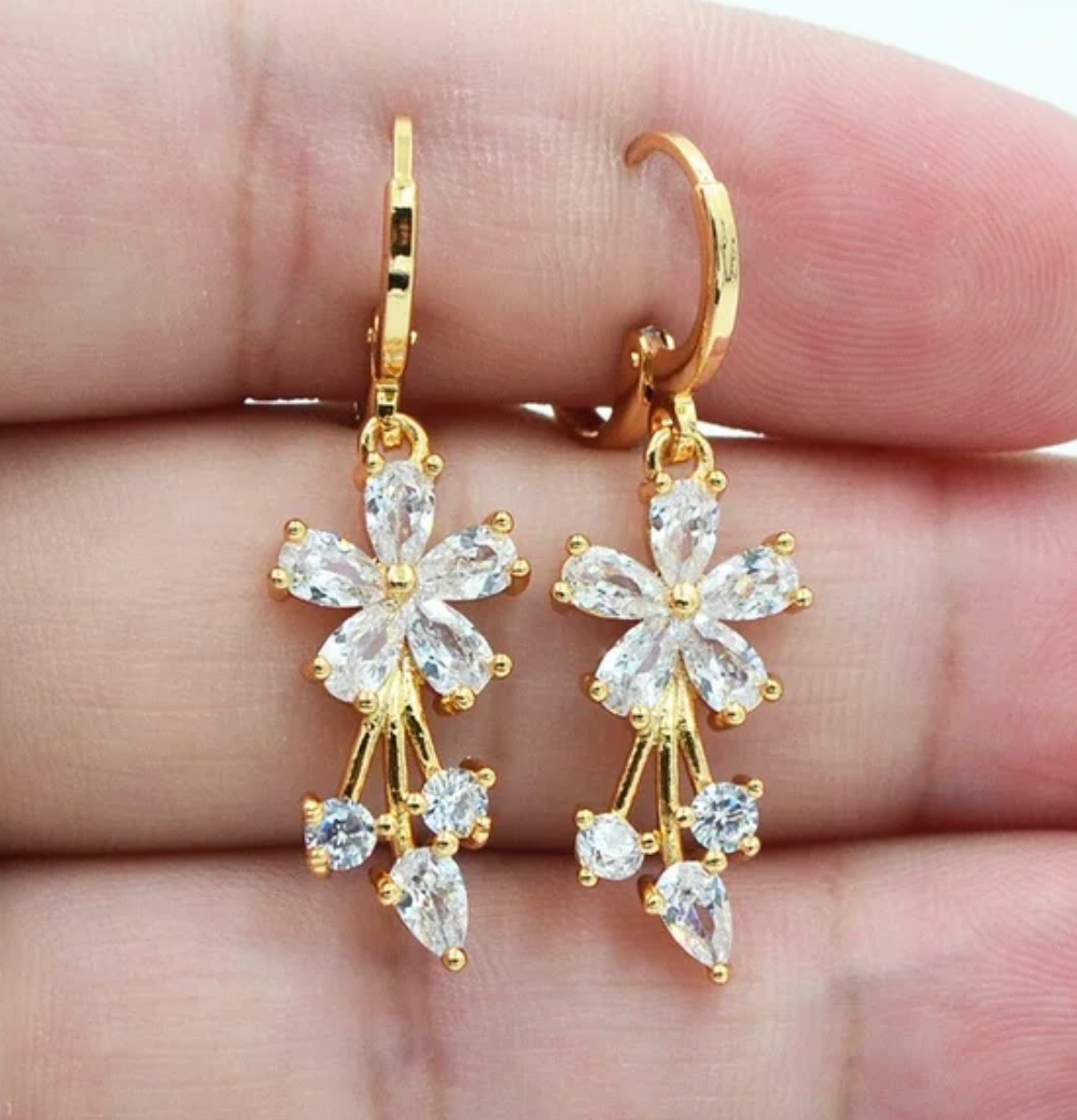 18-carat gold-plated hoop earrings with white crystal daisies