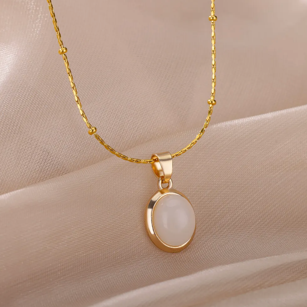 18-carat gold-plated white quartz necklace