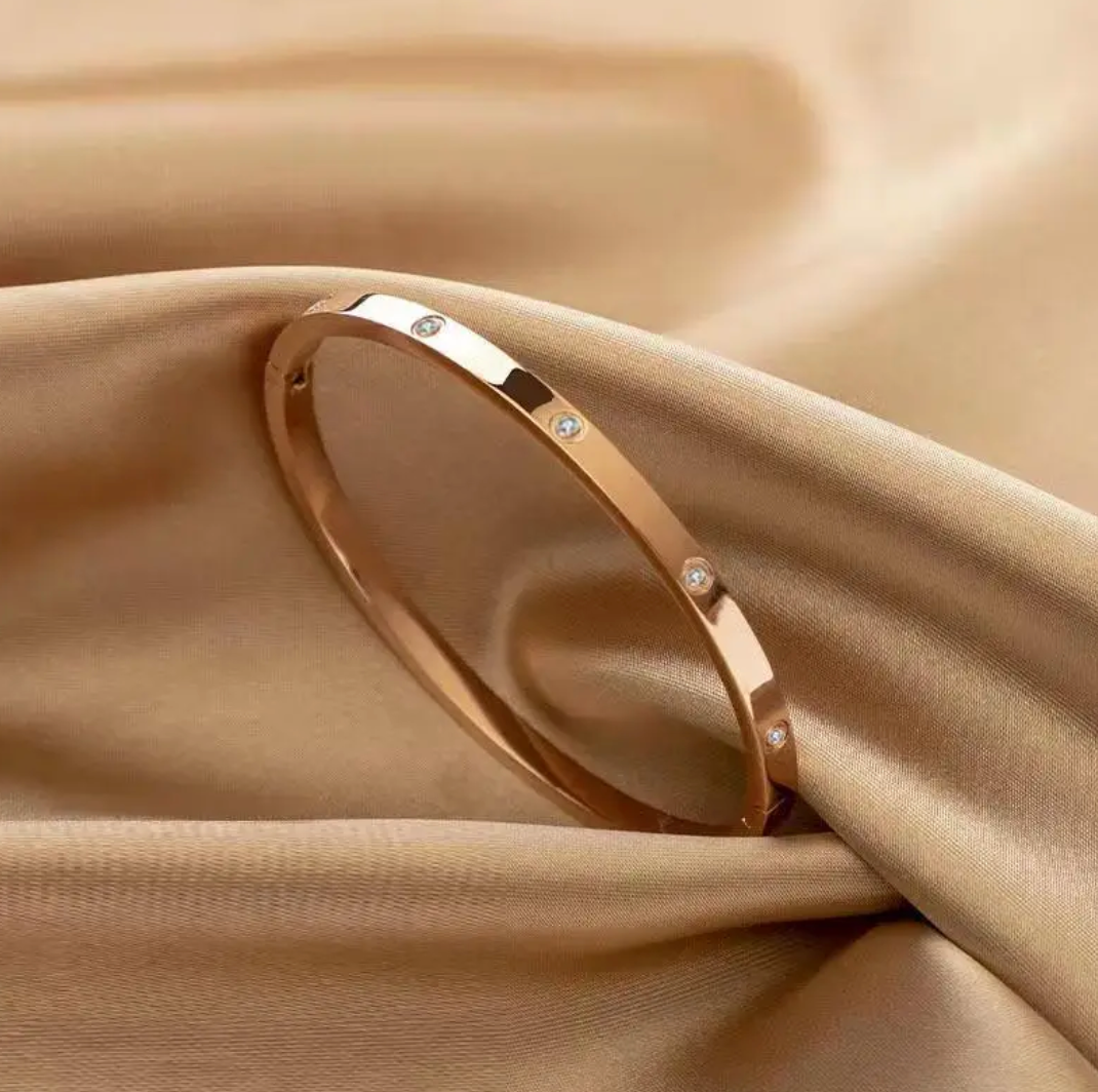 Solid 18-carat gold-plated bracelet with inlaid zirconias