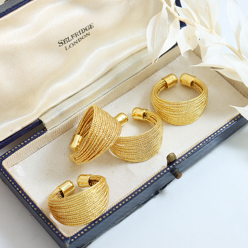 Vera golden open ring