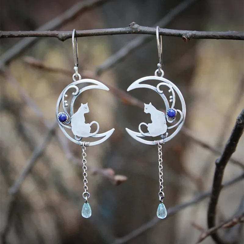 Moonlight Cat Earrings – Vintage Crescent Design with Lapis Lazuli Stone
