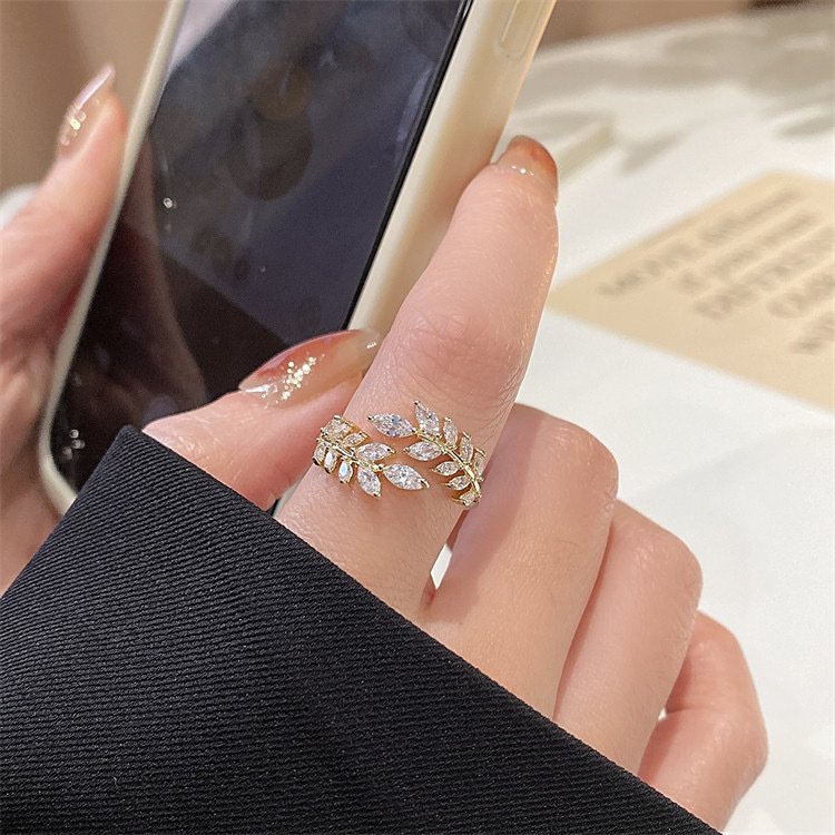 Gold-plated crown ring with zircons