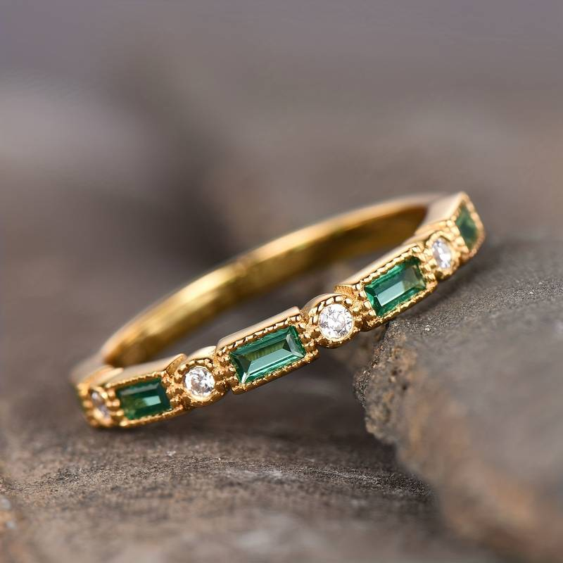 Vintage gold ring with green zircon inlay
