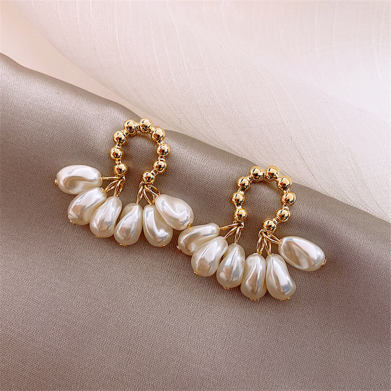 Brilliant cubic zirconia and pearl earrings