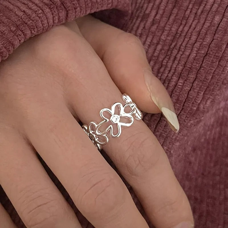 Adjustable 925 silver vintage ring with flower
