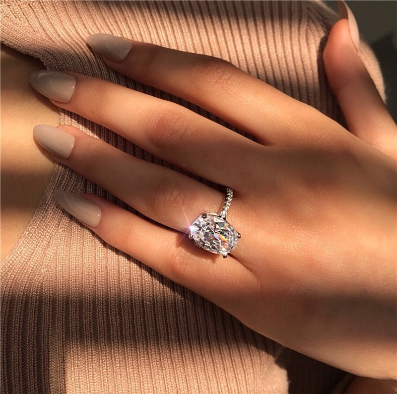 Ivyial oval cut ring