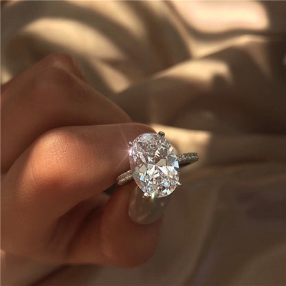 Ivyial oval cut ring