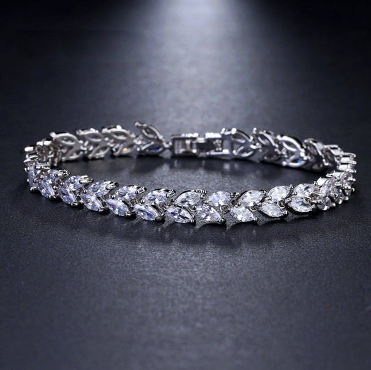Jennie leaf bracelet