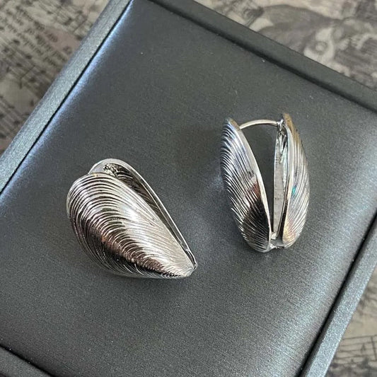 Vintage 925 silver seashell-shaped earrings