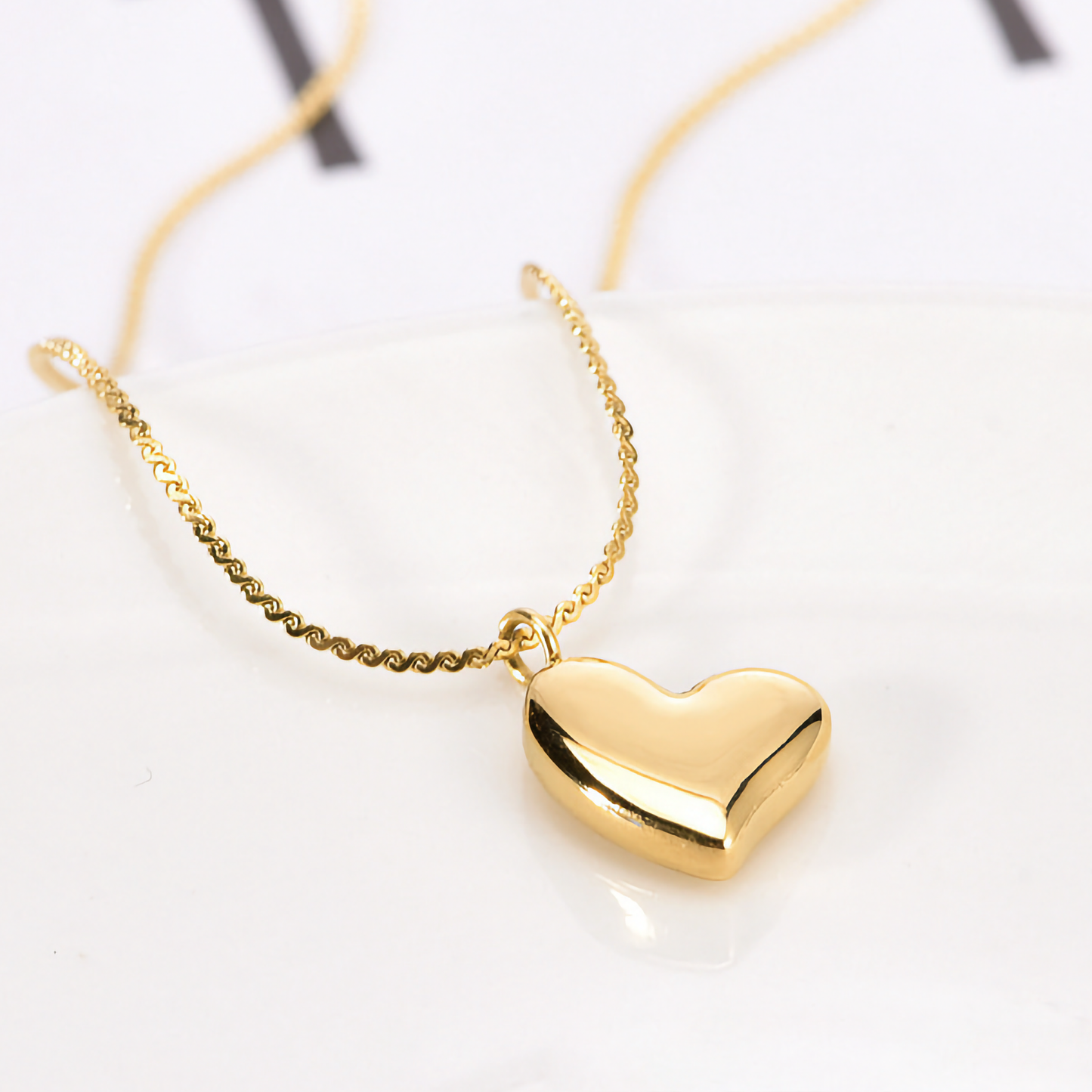 Dorothea golden heart necklace