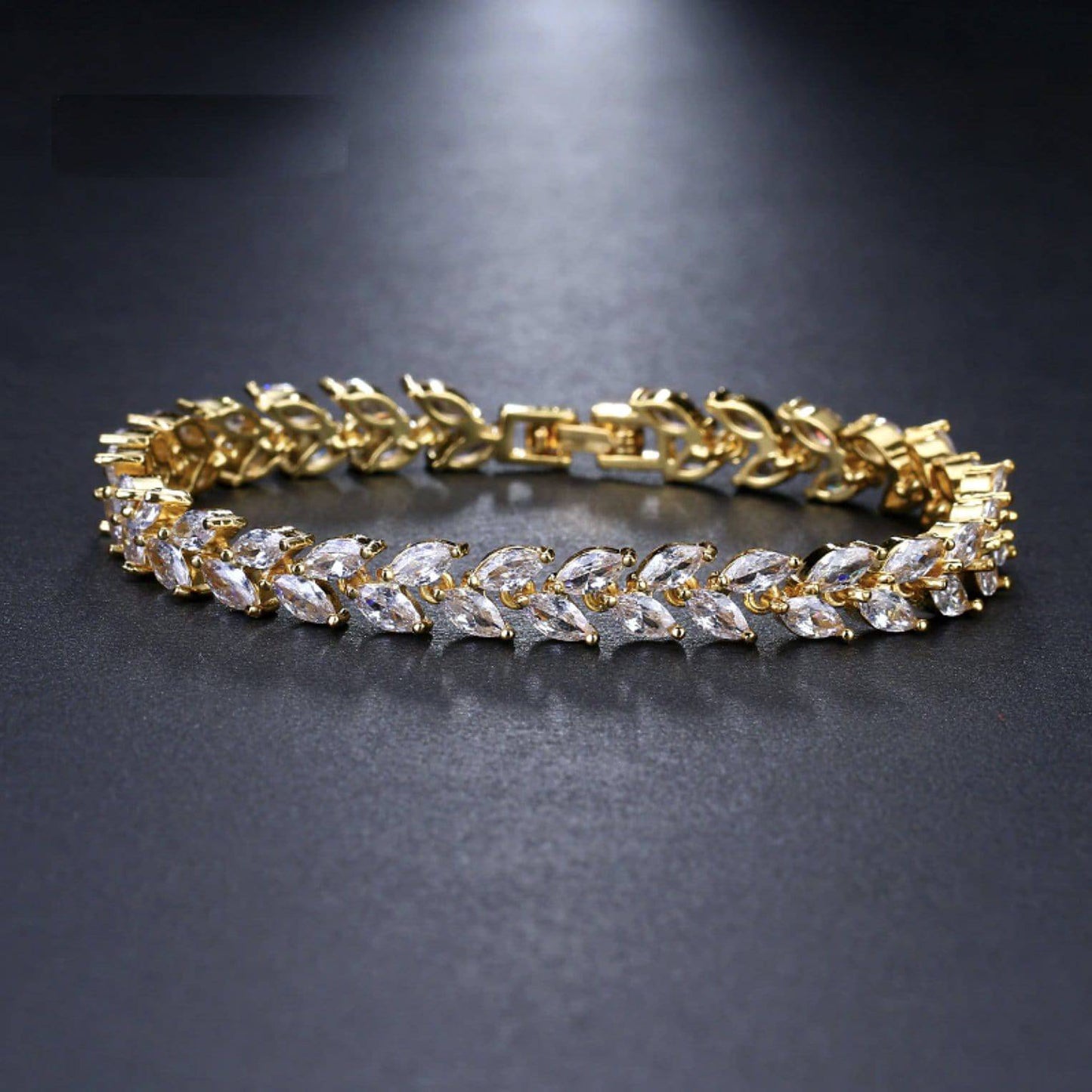 Jennie leaf bracelet