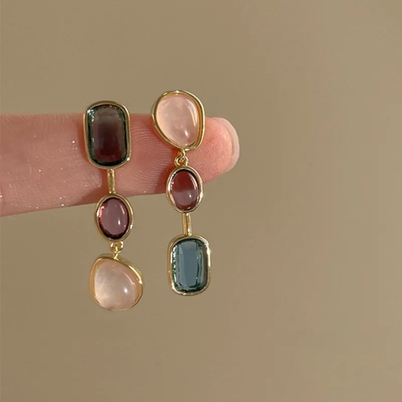 Asymmetrical earrings with precious stones and 18K gold plating