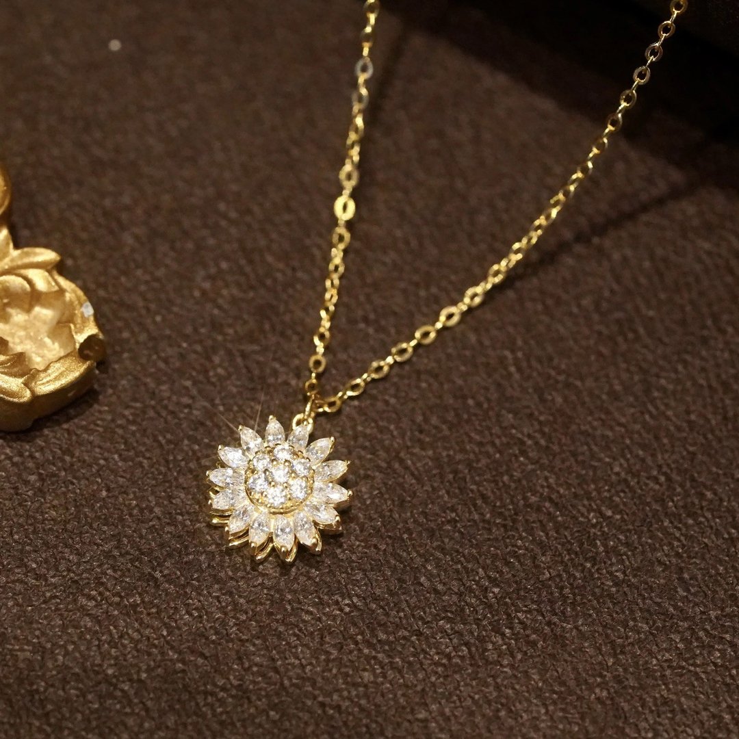 Sunflower spinner necklace