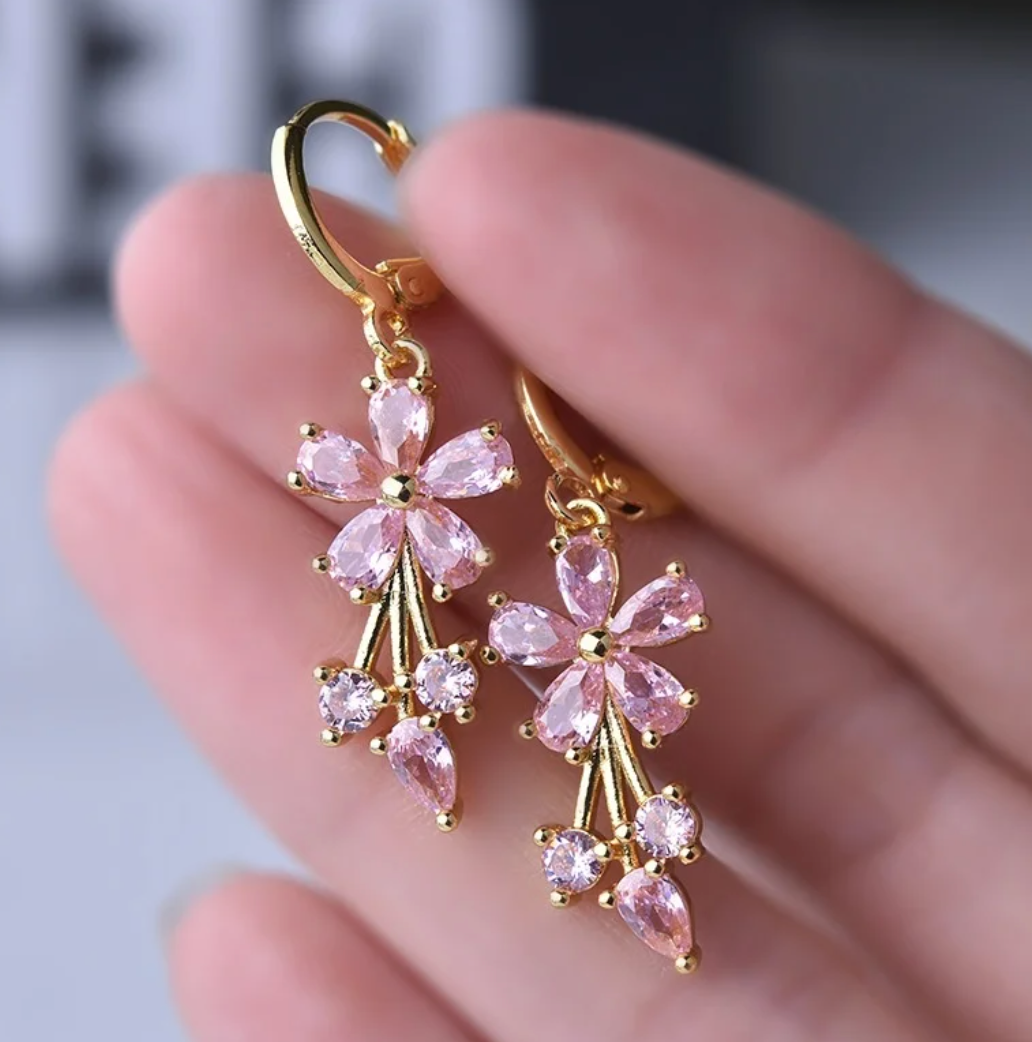 18-carat gold-plated hoop earrings with pink daisies