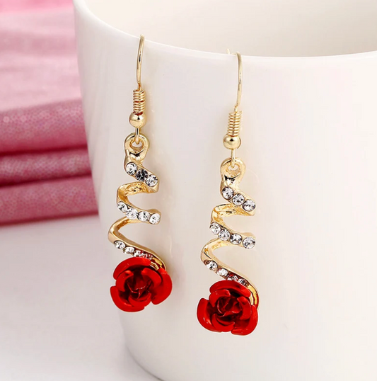 Long 18-carat gold-plated earrings with a rose