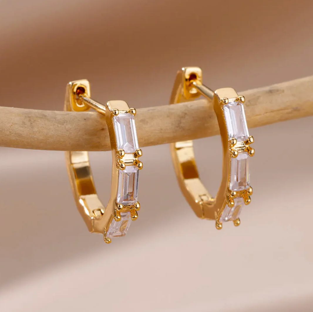 Fine 18-carat gold-plated hoops with geometric crystals