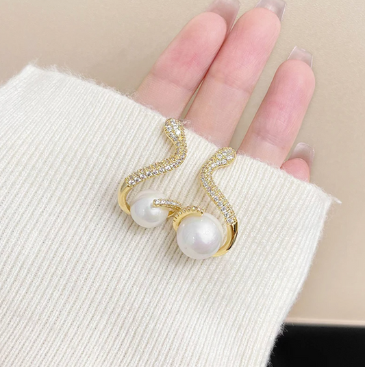 18-carat gold-plated serpent-shaped earrings with pearl