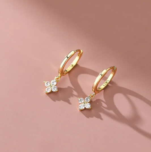 Very small 18-carat gold-plated daisy earrings with rhinestones