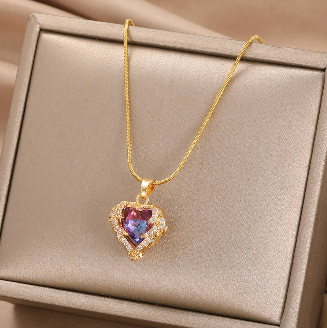 18-carat gold-plated necklace with purple heart and rhinestones