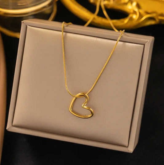 18-carat gold-plated minimalist heart-shaped necklace