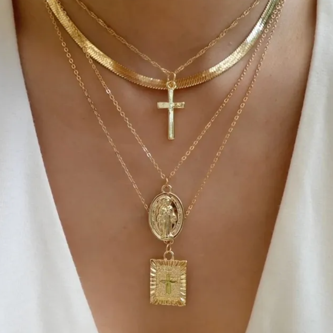 Set of 4 18-carat gold-plated necklaces with choker and cross
