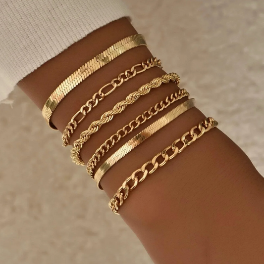 Set of 18-carat gold-plated bracelets with different chain styles