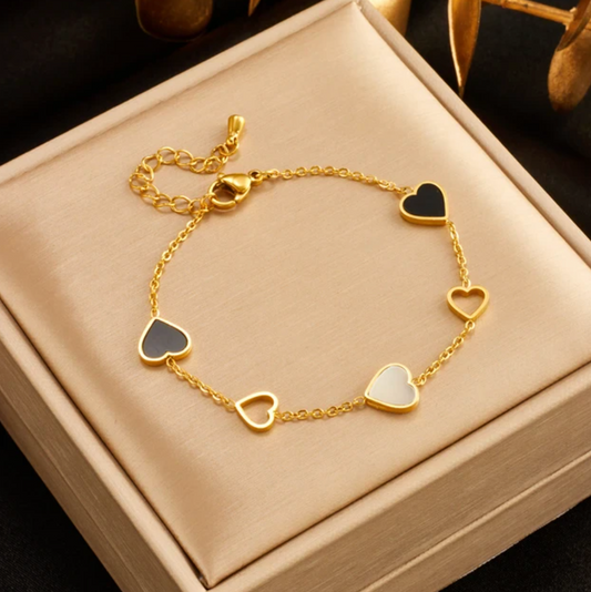 18-carat gold-plated bracelet with black and white hearts