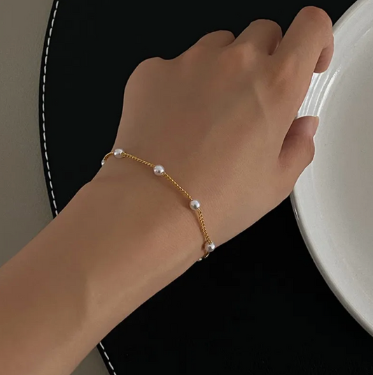 18-carat gold-plated bracelet with multi pearls