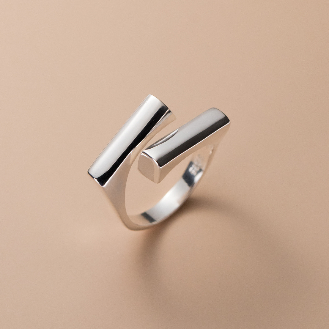 Simple and modernist 925 silver ring
