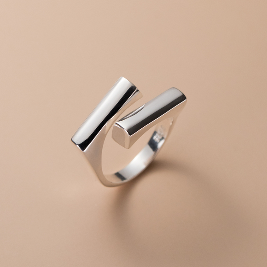 Simple and modernist 925 silver ring