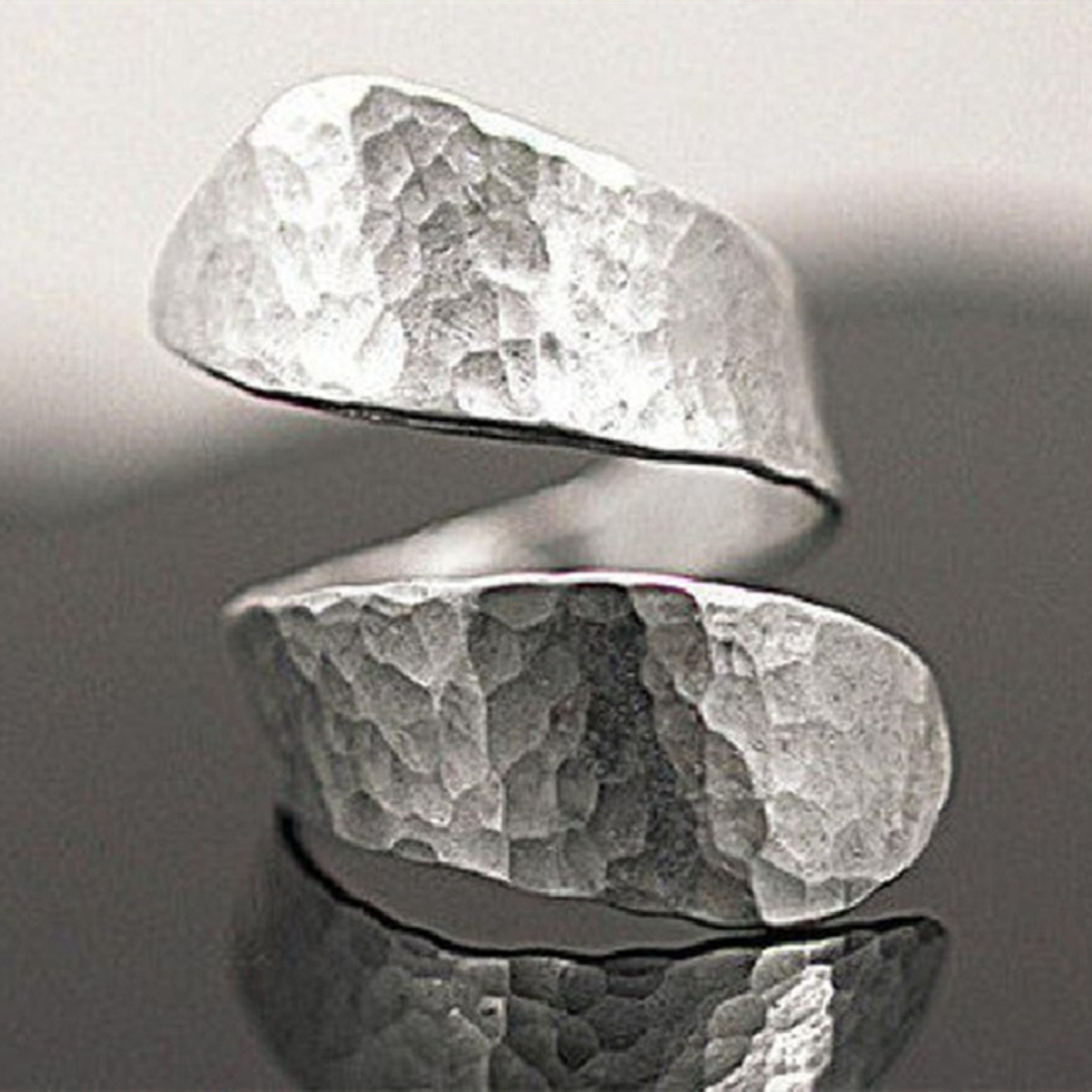 Modernist spiral relief ring in 925 silver