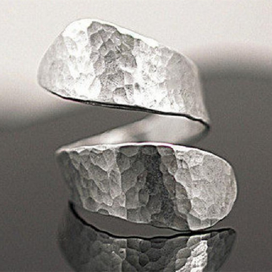 Modernist spiral relief ring in 925 silver