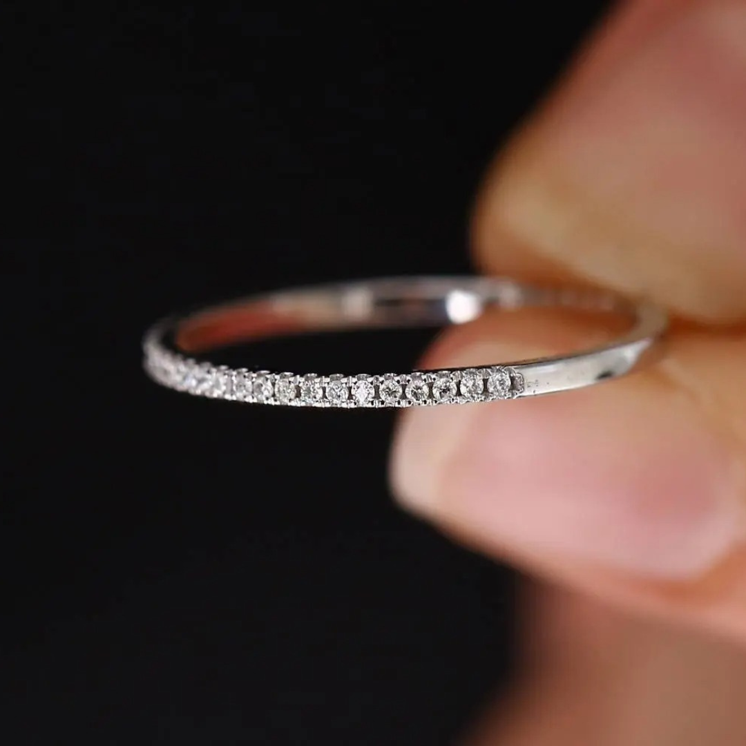 Adjustable 925 silver ring with beautiful cubic zirconia stones