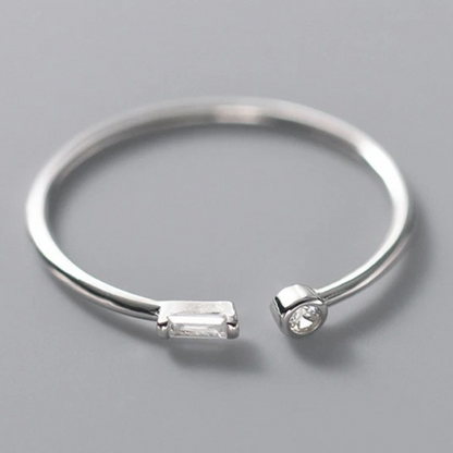Adjustable 925 silver ring with beautiful zirconium stones
