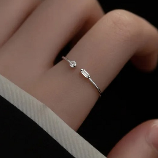 Adjustable 925 silver ring with beautiful zirconium stones