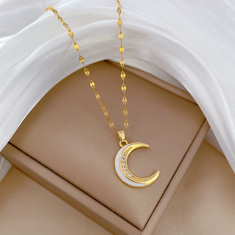 Lunar golden necklace