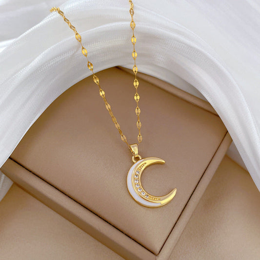 Lunar golden necklace