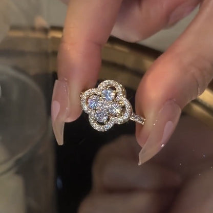 Clover spinner ring with zircons