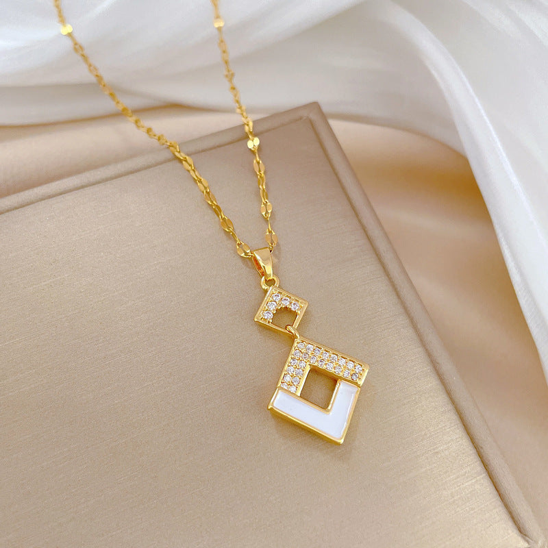 Lamia horseshoe necklace