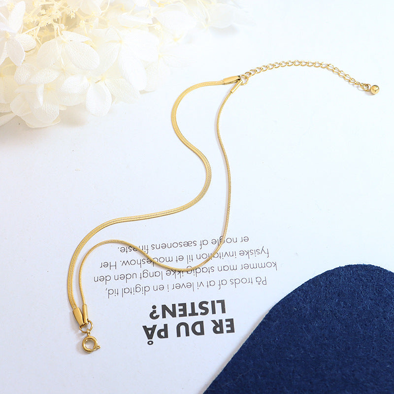 Dara golden geometric pendant