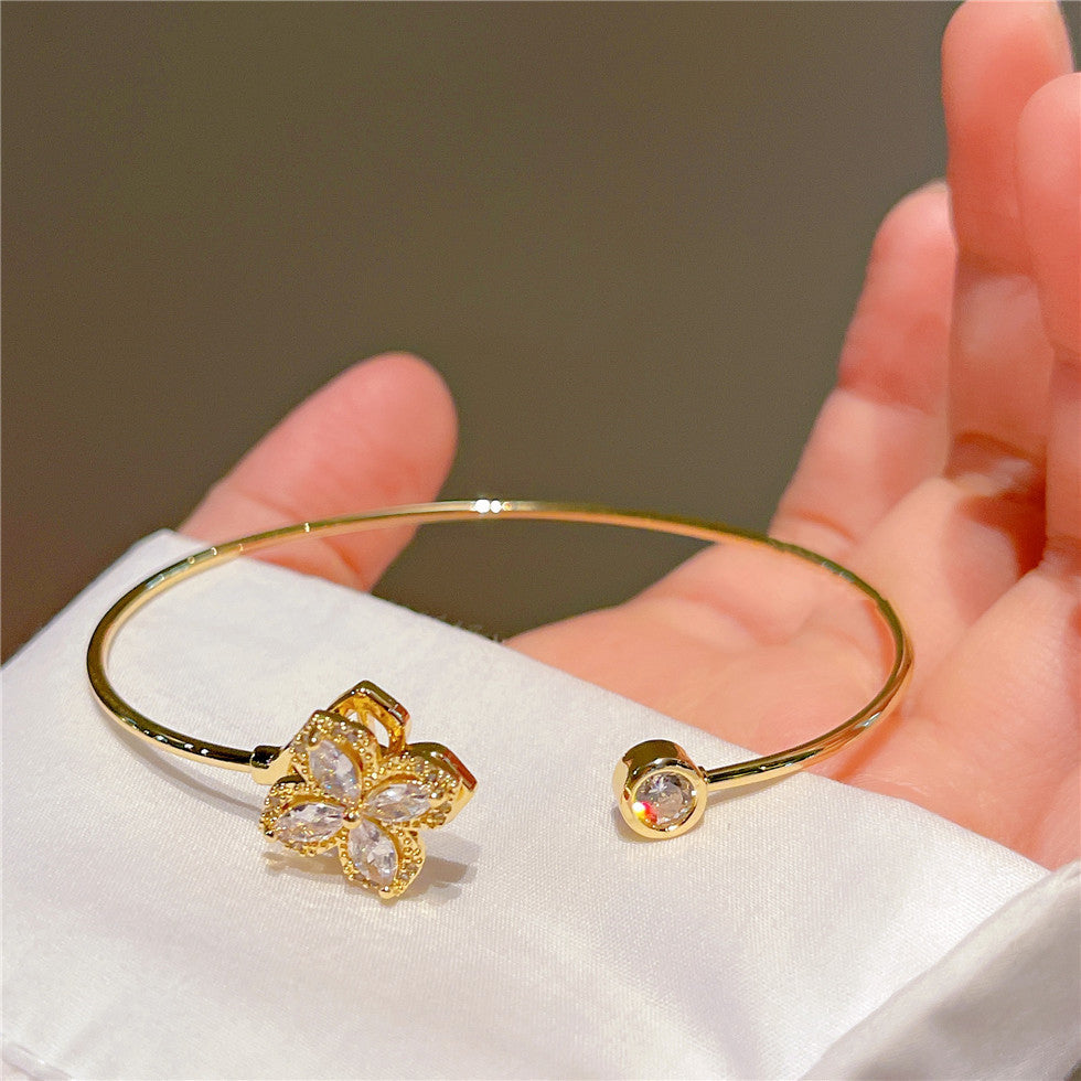 Hailey bubble initial necklace