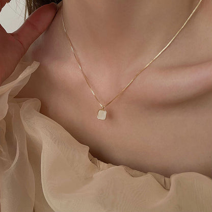 Sophie pearl necklace with golden chain
