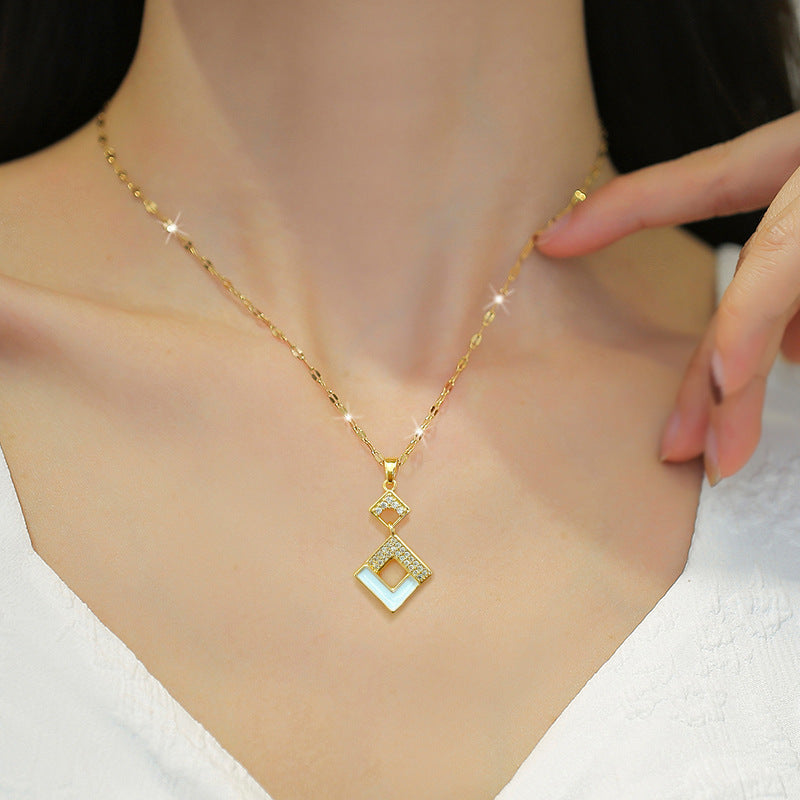 Lamia horseshoe necklace