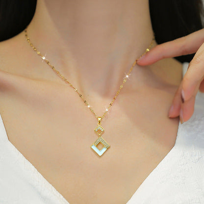 Lamia horseshoe necklace