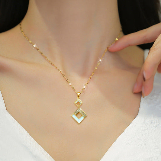 Lamia horseshoe necklace