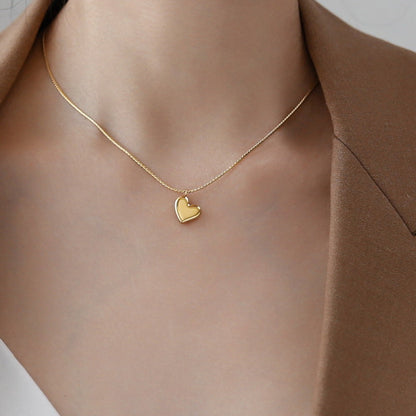 Dorothea golden heart necklace