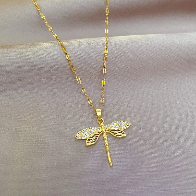 Dragonfly Crystal Necklace – Symbol of Transformation and Beauty