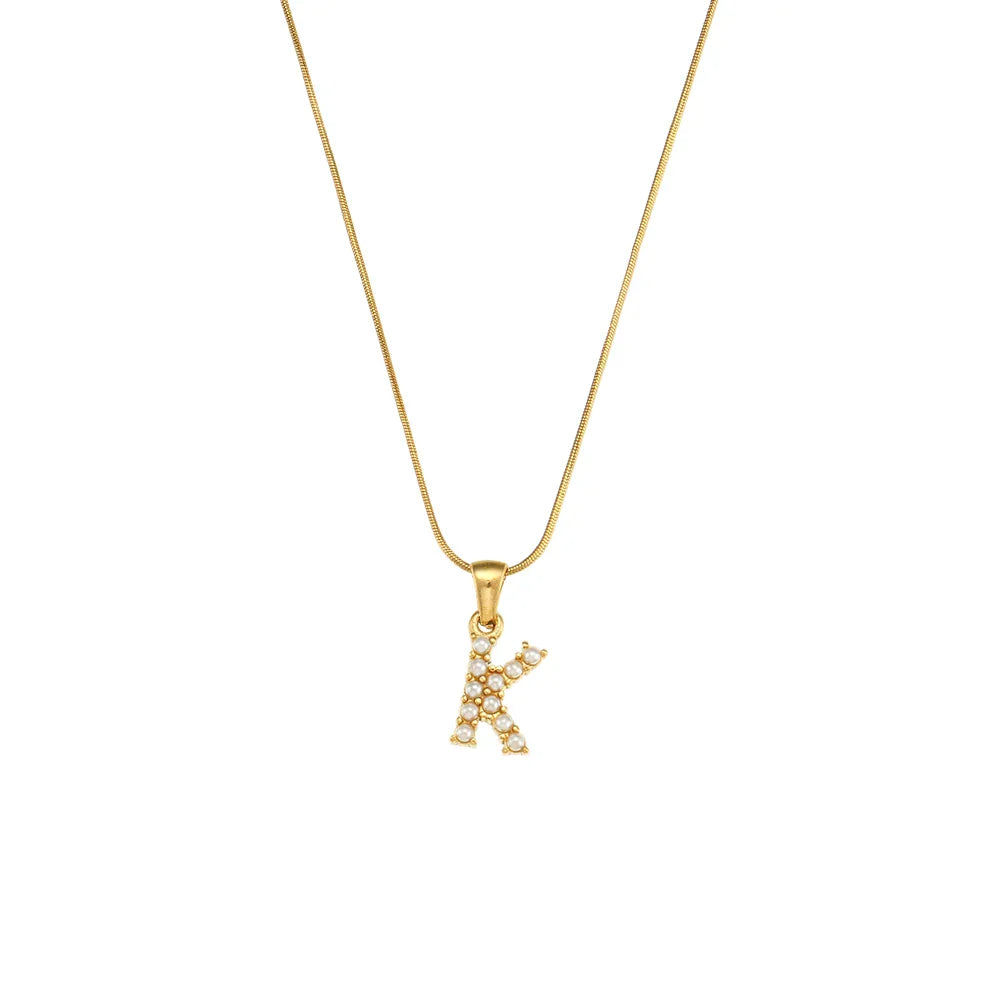 18-carat gold-plated initial necklace with precious pearls and small natural pearls